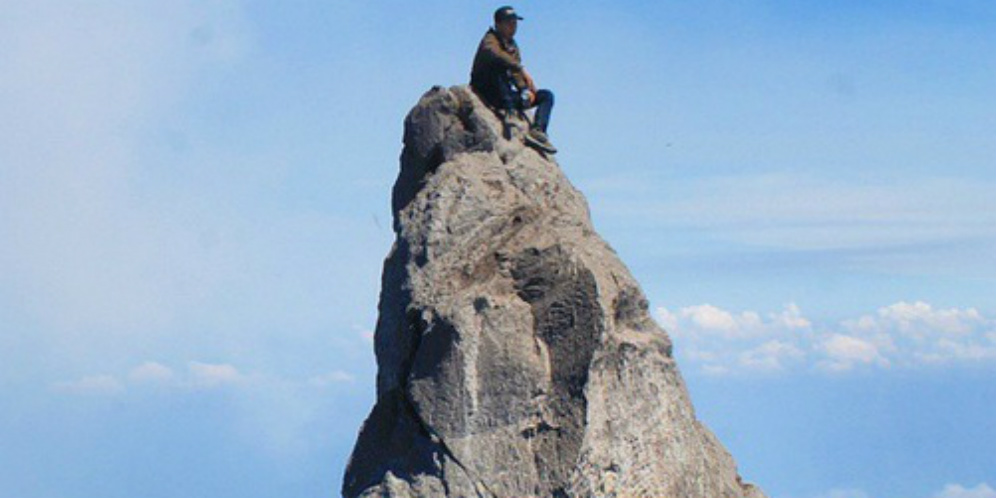 erri yunanto jatuh ke dalam kawah gunung berapi