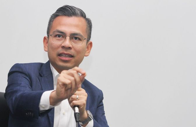 fahmi fadzil menteri komunikasi