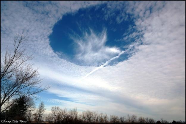 fallstreak hole fenomena aneh awan