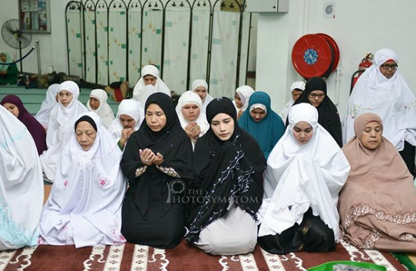 foto foto sekitar majlis solat hajat dan doa selamat elyana 6