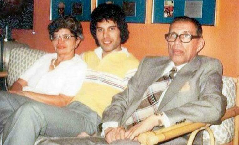 freddie bersama ibu bapanya