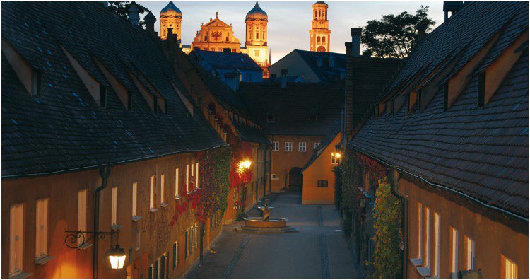 fuggerei pada waktu malam