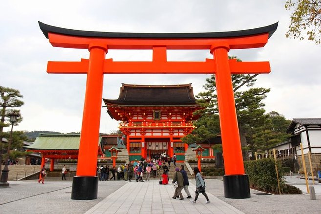 fushimi inari 8 lokasi wajib dilawati di jepun 2