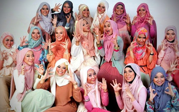 gadis mekap tebal hijabista stylista merepek