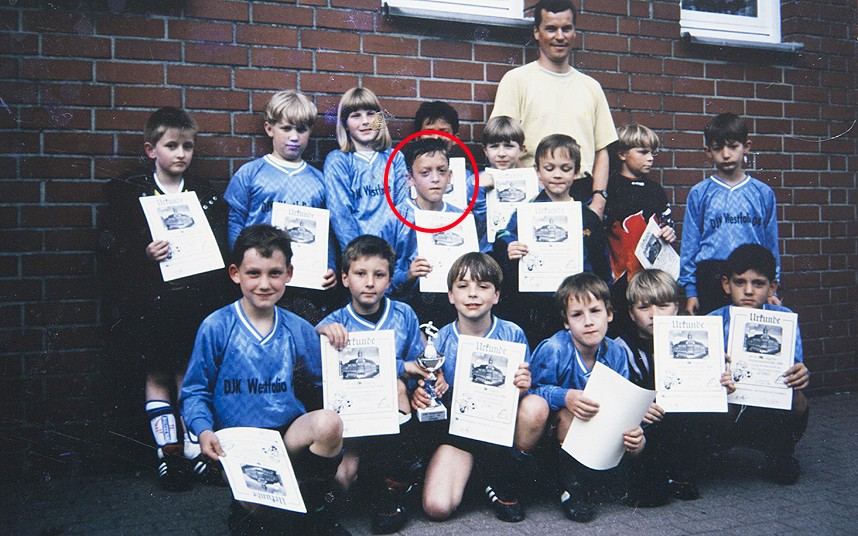 gambar mesut ozil ketika sekolah rendah