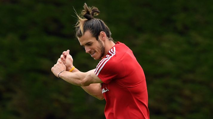 gareth bale benci bola sepak