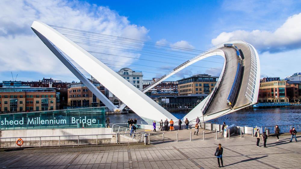 gateshead millennium bridge jambatan paling pelik di dunia