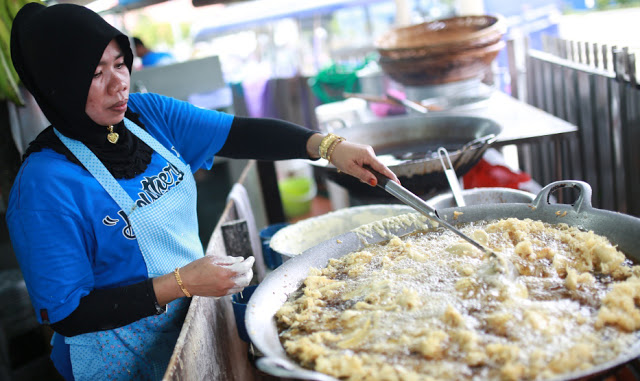 gerai pisang goreng mawar