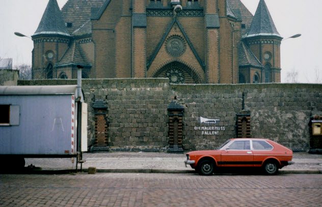 gereja di tembok berlin