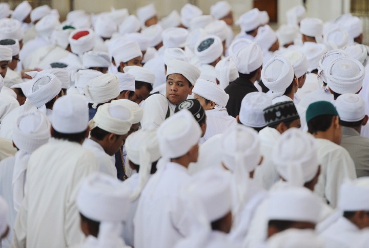 gerombolan pelajar madrasah