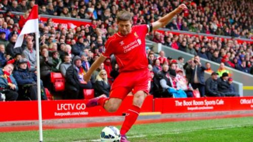 gerrard mengambil sepakan sudut