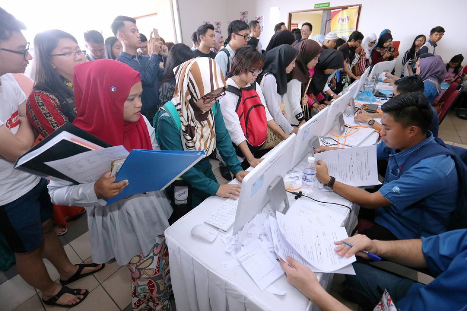 graduan sertai karnival kerjaya masalah pengangguran