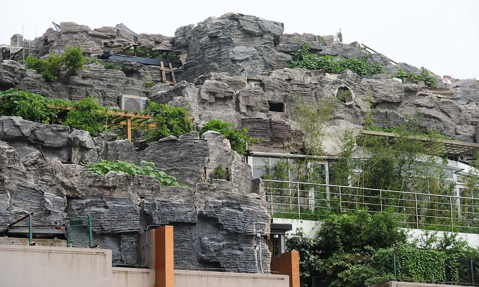 gunung di atas bangunan di china