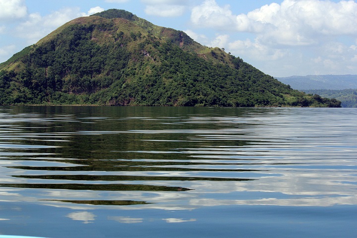 gunung di tengah lautan 811