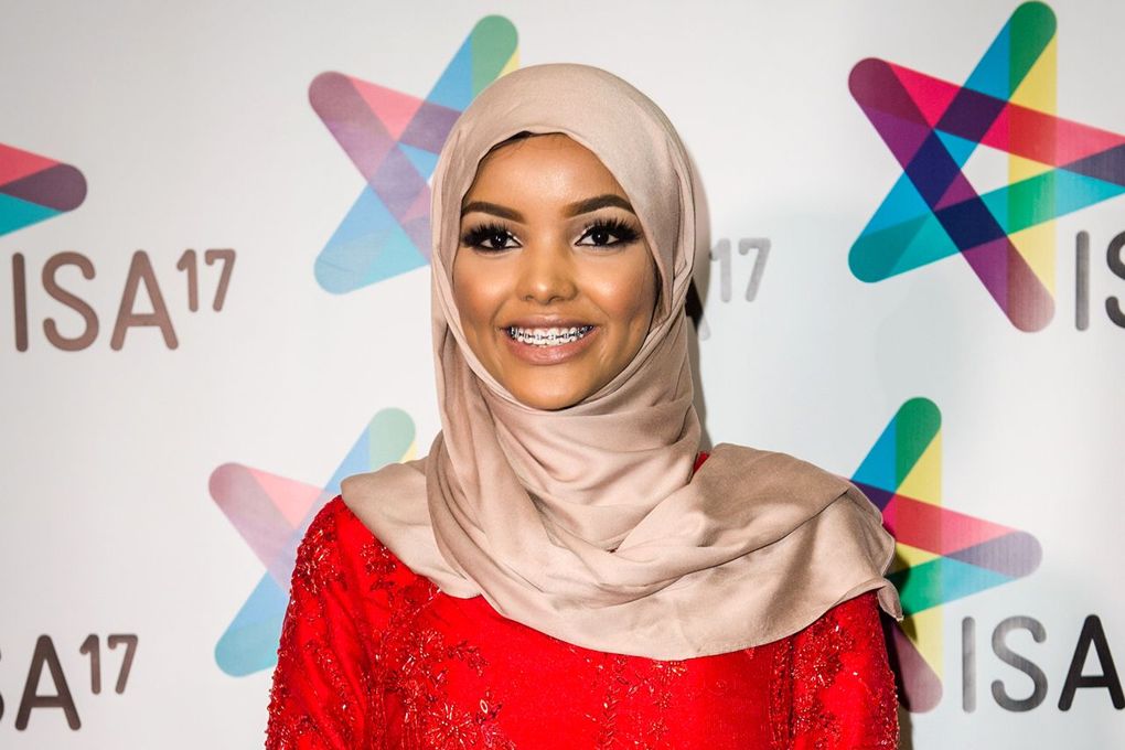 halima aden supermodel muslimah pertama dunia 4