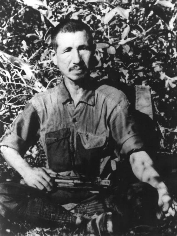 hiroo onoda di dalam hutan di pulau lubang