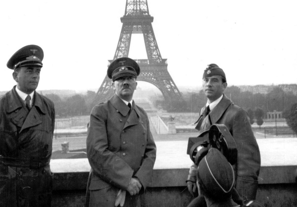 hitler arahkan menara eiffel dirobohkan