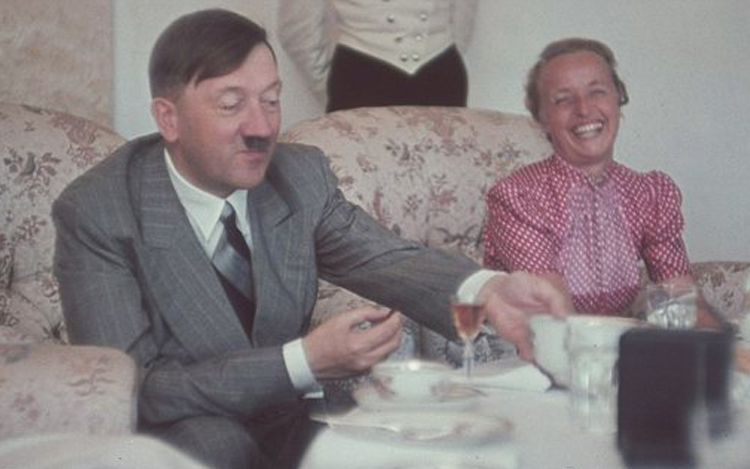 hitler chill rilek bersama rakyat disukai dicintai