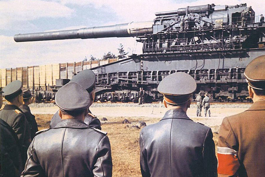 hitler memeriksa schwerer gustav 957