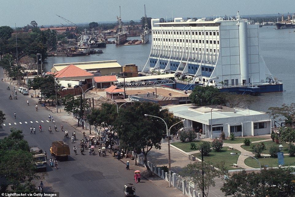 hotel terapung vietnam