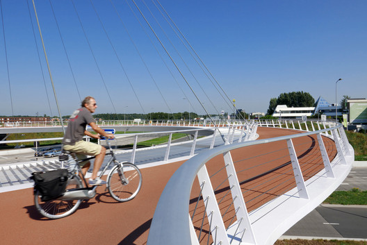 hovenring di eindhoven