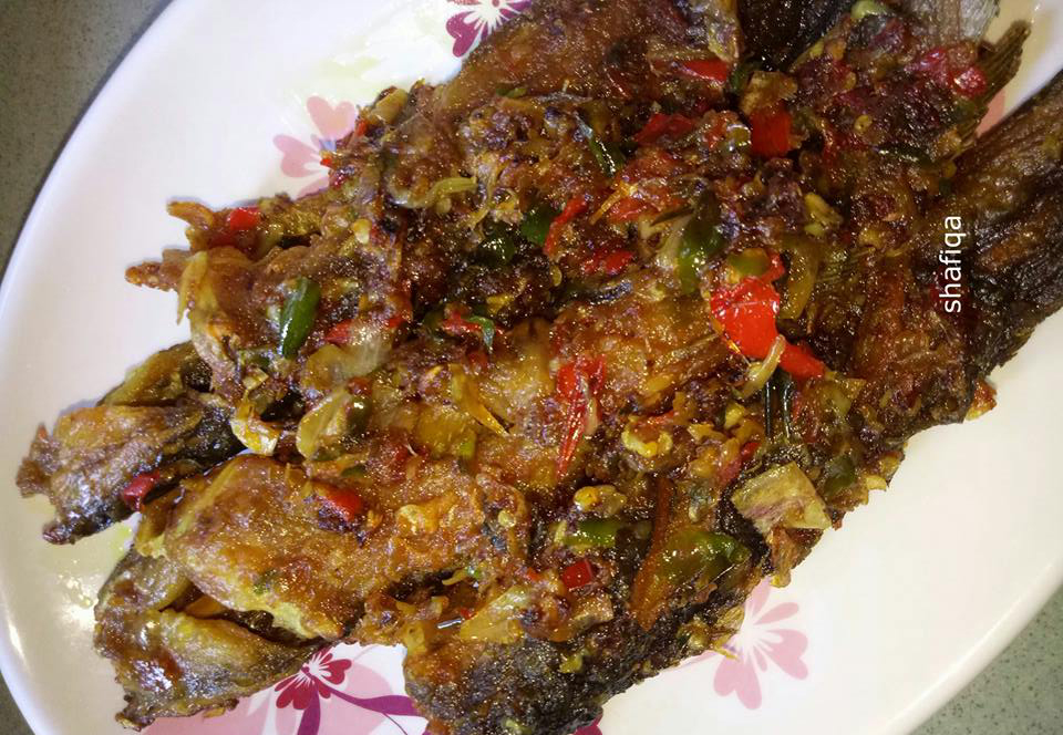 ikan keli goreng berlada yang sudah siap