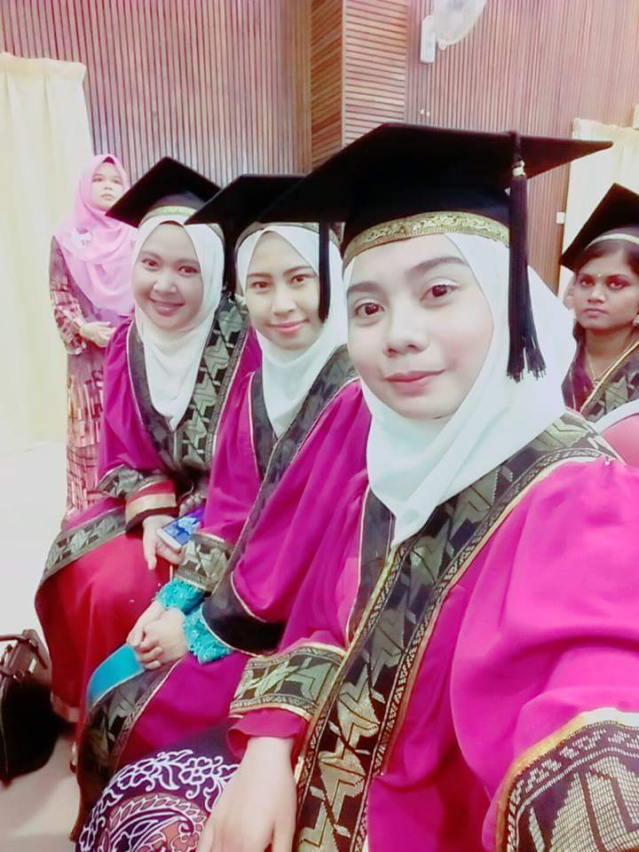 ikin tamat pengajian dalam diploma perniagaan