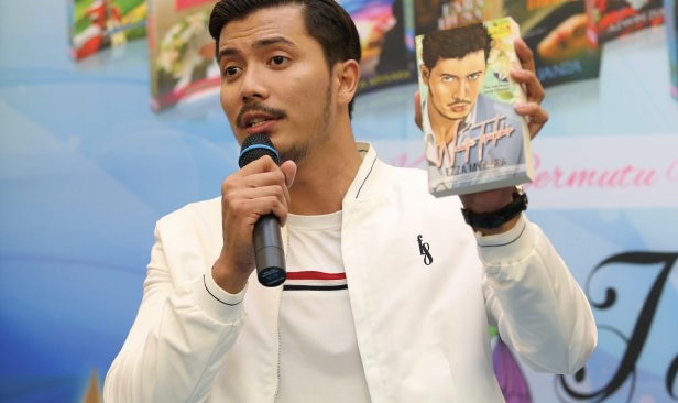 iluminasi fattah amin neelofa qalifmoden artis popular