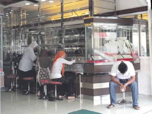 iluminasi kedai emas