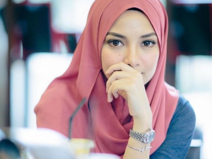 iluminasi neelofa tudung