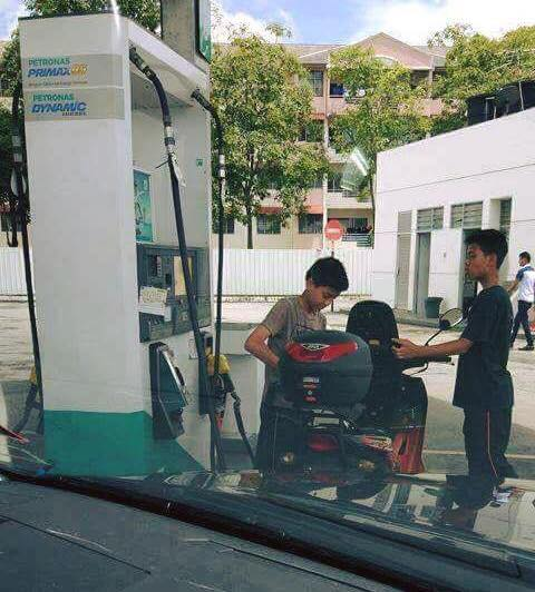 isi minyak diesel dalam enjin petrol