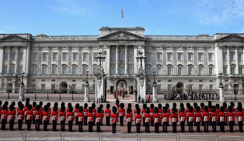 istana buckingham mercu tanda hampir musnah satu ketika dahulu