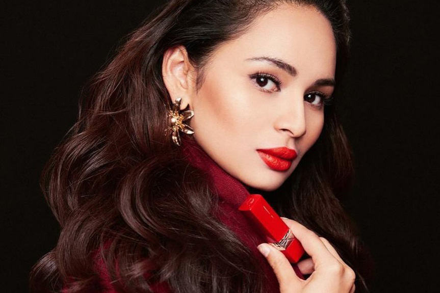 izzara aisyah bibir merah gincu