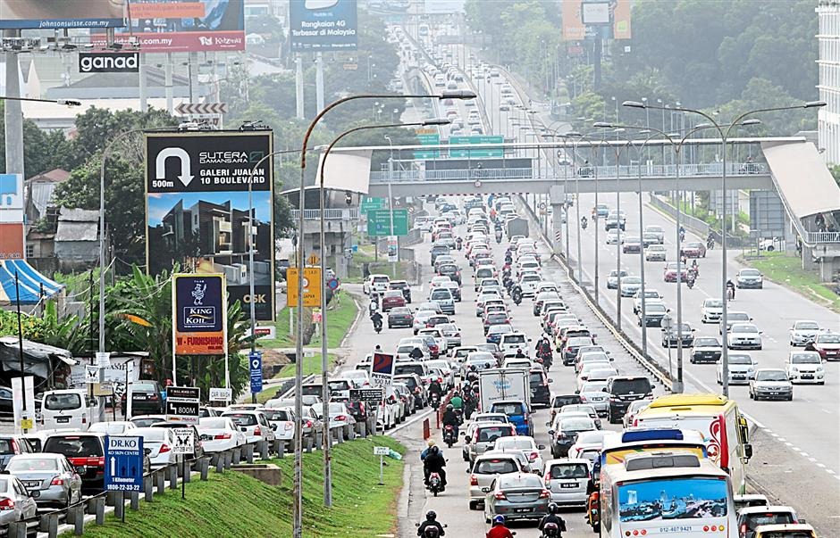 jalan keluar kawasan perumahan tak sesuai dengan populasi