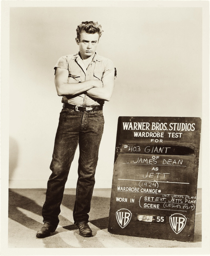 james dean mempopularkan seluar jeans menerusi filem lakonannya