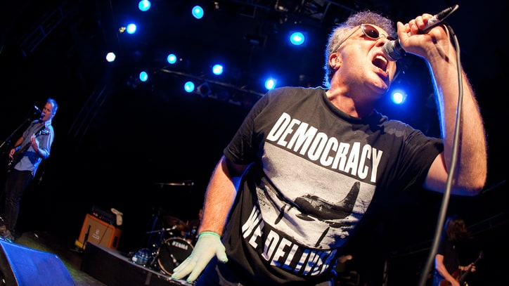 jello biafra mahu korporat pakai baju badut