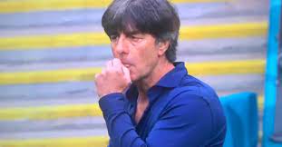 joachim low makan tahi hidung 2