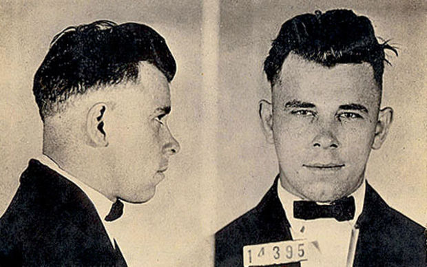 john dillinger loloskan diri dari penjara guna pistol palsu