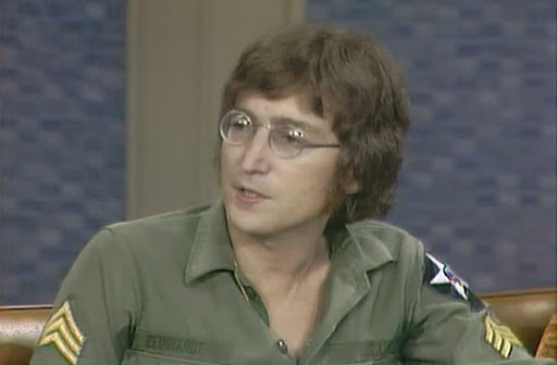 john lennon berpakaian tentera