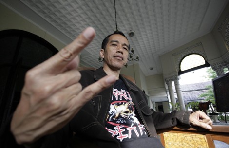 jokowi devil s horn