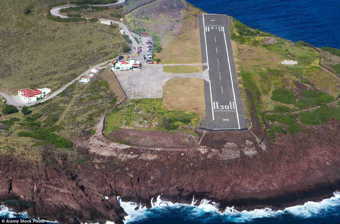 juancho e yrausquin airport 2 561