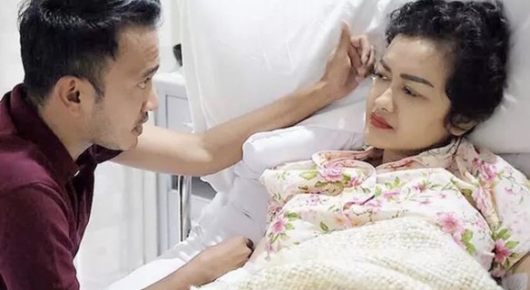 julia perez nampak toyol anak kecil di hospital