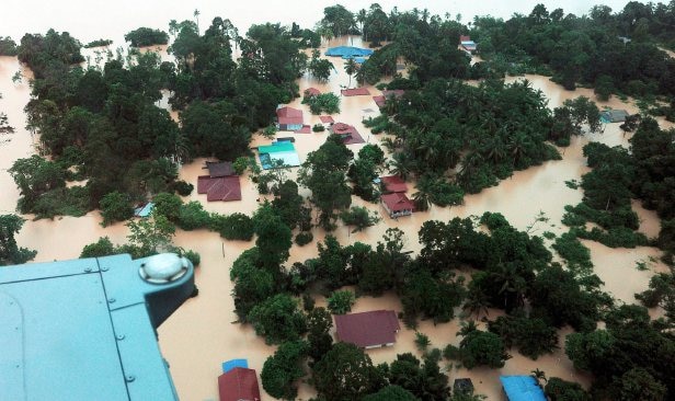 jumlah mangsa banjir bertambah hampir 12000