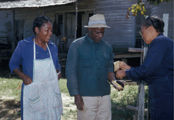 jururawat kulit hitam ambil darah peserta tuskegee study