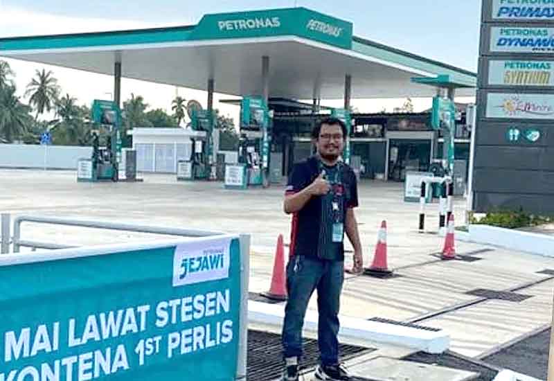 jurutera pemilik stesen minyak muda