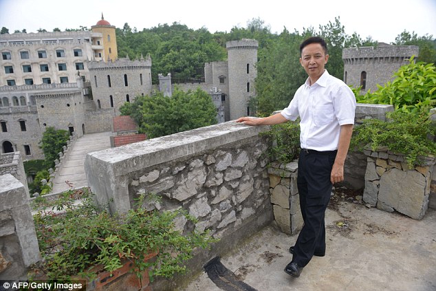 jutawan kek liu chonghua membina istana