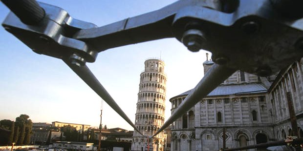 kabel besi memegang struktur menara pisa 287