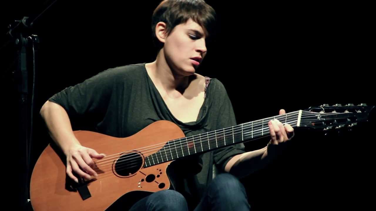 kaki king gitaris wanita