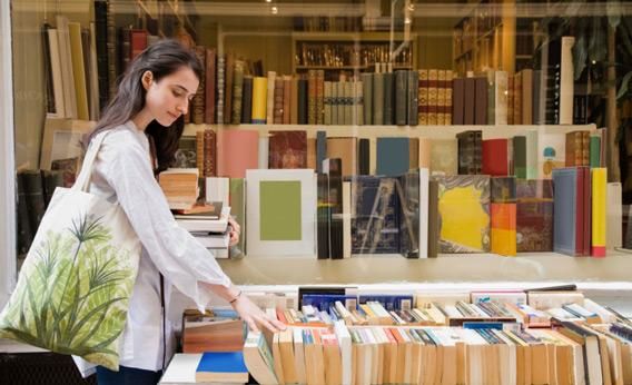 kampung buku bandar yang mempunyai banyak kedai buku