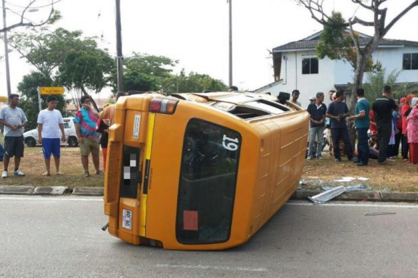 kanak kanak cedera van sekolah terbabas